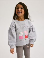 Bawełniana bluza Świnka Peppa - jasnoniebieski. Niebieskie bluzy i bluzki niemowlęce Reserved, bez wzorów, z bawełny, bez ramiączek, bez kaptura. W wyprzedaży za 39.99 zł.