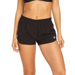 Spodenki turystyczne damskie Volcom Simply Solid. Czarne szorty damskie Volcom, bez wzorów, z elastanu, sportowe. Za 169.55 zł.