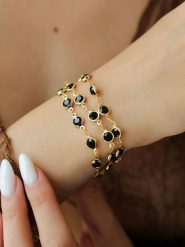 L'Atelier de Gaia Pozłacana bransoletka z elementami ozdobnymi rozmiar: onesize. Czarne bransoletki damskie L'Atelier de Gaia, pozłacane. Za 91.56 zł.