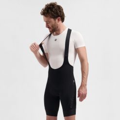 Spodenki rowerowe na szelkach Essential III. Czarne szorty męskie Rogelli, bez wzorów, z materiału. Za 345.00 zł.
