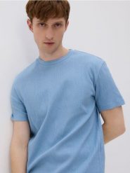 Strukturalny t-shirt comfort fit - jasnoniebieski. Niebieskie t-shirty męskie Reserved, l, bez wzorów, z bawełny, bez kołnierzyka. W wyprzedaży za 39.99 zł.