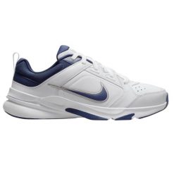 Buty do chodzenia męskie Nike Defyallday. Białe buty sportowe na co dzień męskie Nike, z gumy, bez zapięcia, trekkingowe. Za 457.00 zł.