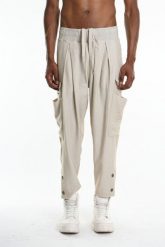 La Haine Inside Us Spodnie | 3M M1247 | Mężczyzna | Beżowy. Brązowe spodnie materiałowe męskie La Haine Inside Us, bez wzorów, z gumy, eleganckie. W wyprzedaży za 989.00 zł.