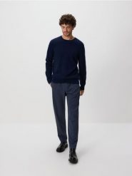 Spodnie joggery - granatowy. Niebieskie spodnie materiałowe męskie Reserved, bez wzorów, z tkaniny. Za 139.99 zł.