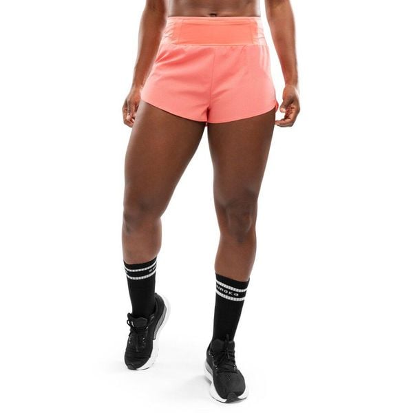 Damskie krótkie spodenki do biegania 2 w 1 Fitness Siroko Alloy Coral Pink. Czerwone spodenki sportowe damskie SIROKO, z materiału, do biegania. Za 169.00 zł.