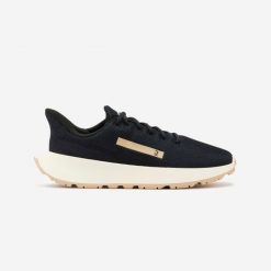 Buty sportowe damskie Decathlon KLNJ Be Geared Up. Czarne buty sportowe na co dzień damskie Decathlon, bez wzorów, z kauczuku, trekkingowe. Za 99.99 zł.