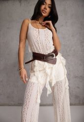 Beżowy Eteryczny Komplet z Koronką i Falbankami Top i Spodnie Wide Leg Pretilaine. Brązowe spodnie materiałowe damskie Renee, bez wzorów, z koronki, boho. Za 129.99 zł.