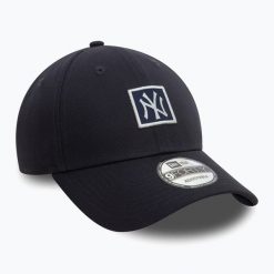 Czapka z daszkiem New Era Metallic Patch 9FORTY New York Yankees. Niebieskie czapki męskie New Era, na zimę, bez wzorów. Za 119.99 zł.
