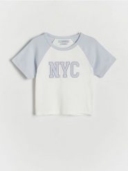 Bawełniany t-shirt z haftem - jasnoniebieski. Niebieskie koszulki dziewczęce Reserved, bez wzorów, z bawełny, bez ramiączek. W wyprzedaży za 22.99 zł.