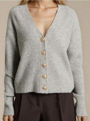 Sweter z ozdobnymi guzikami - szary. Szare swetry klasyczne damskie Sinsay, l, bez kołnierzyka. Za 59.99 zł.