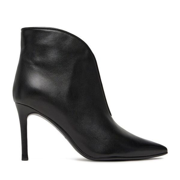 Botki Eva Minge. Czarne botki damskie Eva Minge, bez obcasa, na szpilce, bez zapięcia. Za 299.99 zł.