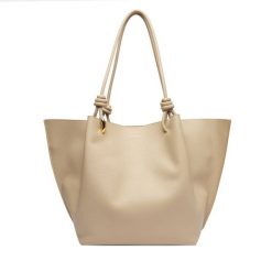 Torebka Coccinelle. Brązowe torebki klasyczne damskie Coccinelle, bez wzorów, bez dodatków. Za 1,539.00 zł.