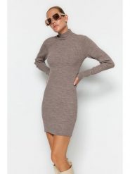 Trendyol Sukienka dzianinowa w kolorze brązowym rozmiar: S. Brązowe sukienki damskie Trendyol, s, bez wzorów, z dzianiny, bez kołnierzyka, bez ramiączek, maxi. Za 65.23 zł.