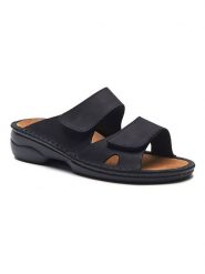 Comfortfusse Skórzane klapki w kolorze czarnym rozmiar: 41. Czarne klapki damskie Comfortfusse, bez wzorów, z nubiku, bez obcasa. Za 259.74 zł.