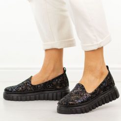 Czarne multi skórzane półbuty damskie Filippo Dp7703/26. Czarne półbuty damskie Filippo, bez wzorów, z jeansu, eleganckie, z okrągłym noskiem, bez obcasa, na platformie. Za 229.00 zł.