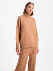 BGN Sweter w kolorze jasnobrązowym rozmiar: 38. Brązowe swetry klasyczne damskie BGN, ze splotem, bez kołnierzyka. Za 100.99 zł.