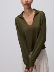 Sweter z kołnierzykiem - ciemnozielony. Zielone swetry klasyczne damskie Reserved, l, z dzianiny, bez kołnierzyka. W wyprzedaży za 39.99 zł.
