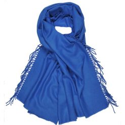 SZALIK Z FRĘDZLAMI PO BOKACH. Niebieskie szaliki i kominy damskie TOP SECRET, na lato, bez wzorów, z tkaniny. W wyprzedaży za 29.99 zł.