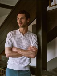 Strukturalny sweter polo - biały. Białe swetry męskie Reserved, l, bez wzorów, z bawełny, bez kołnierzyka. W wyprzedaży za 79.99 zł.
