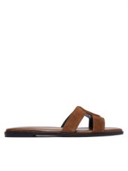 BOSS Klapki Charlize 50563333 Beżowy. Brązowe klapki damskie Boss, bez wzorów, ze skóry, bez obcasa. Za 899.99 zł.