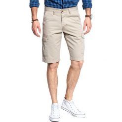 KRÓTKIE SPODENKI WRANGLER CARGO SHORT CAMEL WASHED W15DHC49J 112126785. Brązowe szorty męskie Wrangler, z bawełny, bez kołnierzyka. Za 159.99 zł.