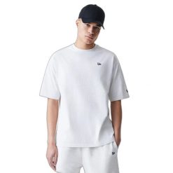 Oversized T-shirt New Era Essentials. Szare t-shirty męskie New Era, m, bez wzorów, z bawełny, bez kołnierzyka. Za 216.00 zł.