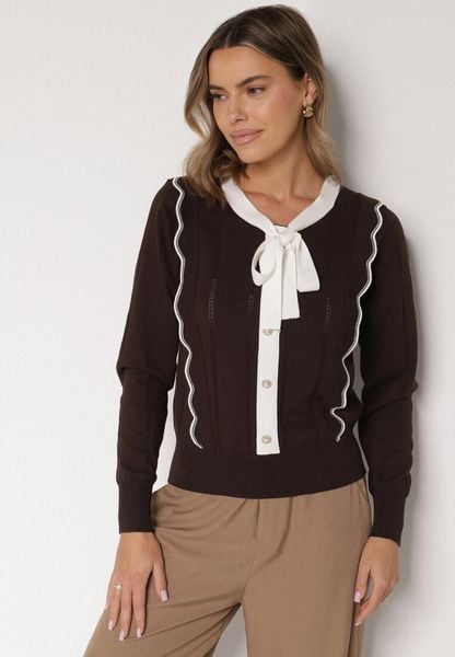 Brązowy Sweter z Wiskozą Ozdobiony Kokardą Eleganckimi Guzikami i Kontrastowymi Detalami Miariel. Brązowe swetry klasyczne damskie Born2be, s, z jeansu, bez kołnierzyka. Za 129.99 zł.
