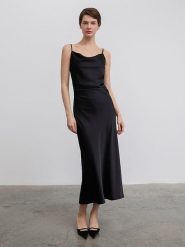 BGN Sukienka w kolorze czarnym rozmiar: 40. Czarne sukienki damskie BGN, na imprezę, bez wzorów, bez kołnierzyka, bez ramiączek, maxi. Za 130.99 zł.