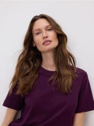 T-shirt regular z merceryzowanej bawełny - fioletowy. Fioletowe t-shirty damskie Reserved, l, bez wzorów, z bawełny, bez kołnierzyka. Za 79.99 zł.