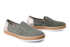 RIEKER L7873-52 green, półbuty damskie. Zielone półbuty damskie Rieker, bez wzorów, bez obcasa. Za 319.90 zł.