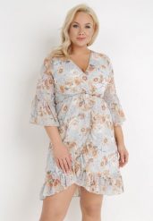 Jasnoniebieska Sukienka Sophassa. Niebieskie sukienki damskie Born2be, na imprezę, na lato, l, z aplikacjami, eleganckie, bez kołnierzyka, bez ramiączek, mini, kopertowe. W wyprzedaży za 119.99 zł.