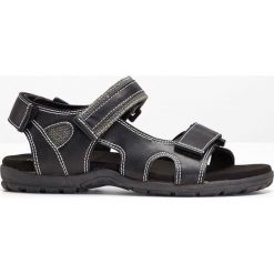 Sandały trekkingowe bonprix czarny. Czarne sandały męskie bonprix, bez zapięcia. Za 59.99 zł.