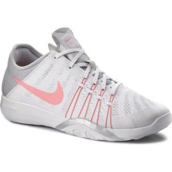 Buty NIKE - Free Tr 6 833413 108 White/Bright Melon/Wolf Grey. Białe buty sportowe na co dzień damskie Nike, bez wzorów, z materiału, na fitness i siłownię. W wyprzedaży za 399.00 zł.