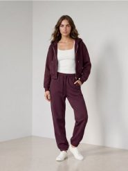 Spodnie dresowe jogger - czerwony. Czerwone spodnie sportowe damskie Sinsay, l, z dresówki. Za 29.99 zł.