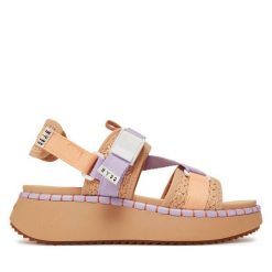 Sandały Steve Madden. Sandały damskie Steve Madden, bez wzorów, bez obcasa, na koturnie. Za 299.99 zł.
