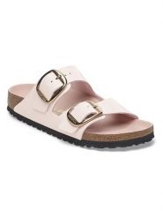 Birkenstock Skórzane klapki "Arizona" w kolorze jasnoróżowym rozmiar: 38. Różowe klapki damskie Birkenstock, bez wzorów, z lakierowanej skóry, bez obcasa. Za 570.95 zł.