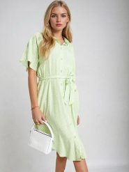 Monki Sukienka w kolorze zielonym rozmiar: XL. Białe sukienki damskie Monki, na co dzień, xl, bez wzorów, z tkaniny, bez kołnierzyka, bez ramiączek, midi, proste. Za 52.30 zł.