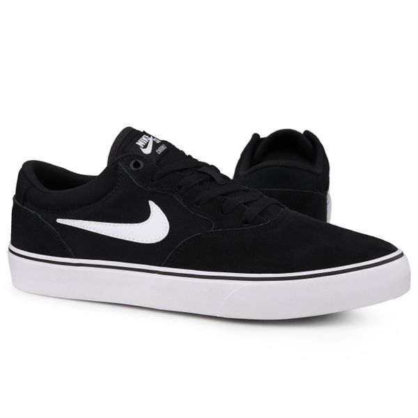 Buty męskie trampki sportowe Nike SB CHRON 2. Białe trampki i tenisówki męskie Nike, bez wzorów, bez zapięcia. W wyprzedaży za 289.00 zł.