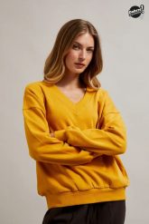 Bluza z dekoltem w serek i długimi rękawami pomarańczowa. Brązowe bluzy bez kaptura damskie MOODO, m, z bawełny. W wyprzedaży za 34.98 zł.