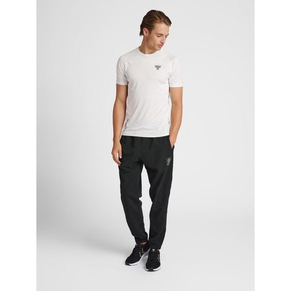 Jogging Hummel GG 12. Czarne szorty męskie HUMMEL, bez wzorów, sportowe. W wyprzedaży za 153.70 zł.