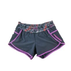 Second life - Spodenki damskie Lululemon - Stan bardzo dobry. Szare spodenki sportowe damskie LULULEMON, bez wzorów, z materiału, sportowe. Za 106.46 zł.