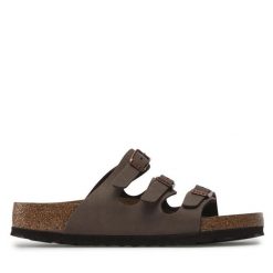 Klapki Birkenstock. Brązowe klapki damskie Birkenstock, bez wzorów, bez obcasa. Za 379.99 zł.