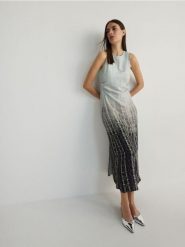 Sukienka maxi z gradientowym nadrukiem - jasnoturkusowy. Niebieskie sukienki damskie Reserved, l, bez wzorów, z wiskozy, bez kołnierzyka, bez ramiączek, maxi. W wyprzedaży za 55.99 zł.