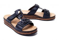 RIEKER 62936-14 blue, klapki damskie. Niebieskie klapki damskie Rieker, bez wzorów, bez obcasa, na koturnie. Za 217.43 zł.