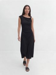 Sukienka midi z drapowaniem - czarny. Czarne sukienki damskie Reserved, l, bez wzorów, z dzianiny, bez kołnierzyka, bez ramiączek, midi, dopasowane. Za 119.99 zł.