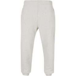 Spodnie dresowe Urban Classics Ultra Heavy GT. Szare spodnie dresowe męskie Urban Classics, bez wzorów, z bawełny. Za 298.00 zł.