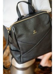 Abaco Skórzany plecak w kolorze czarnym - 25 x 35 x 14 cm rozmiar: onesize. Czarne plecaki damskie Abaco, bez wzorów, z materiału. Za 411.91 zł.