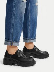 Guess Jeans Półbuty CEO-HY5389S-9 Czarny. Czarne półbuty damskie Guess Jeans, z aplikacjami, z jeansu, bez obcasa, na płaskiej podeszwie. Za 249.99 zł.