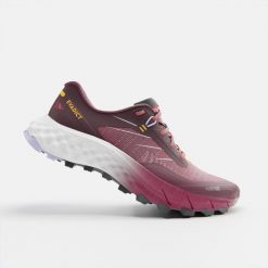 Buty do biegania w terenie damskie Kiprun MT Cushion 2. Fioletowe obuwie do biegania damskie KIPRUN. W wyprzedaży za 349.99 zł.