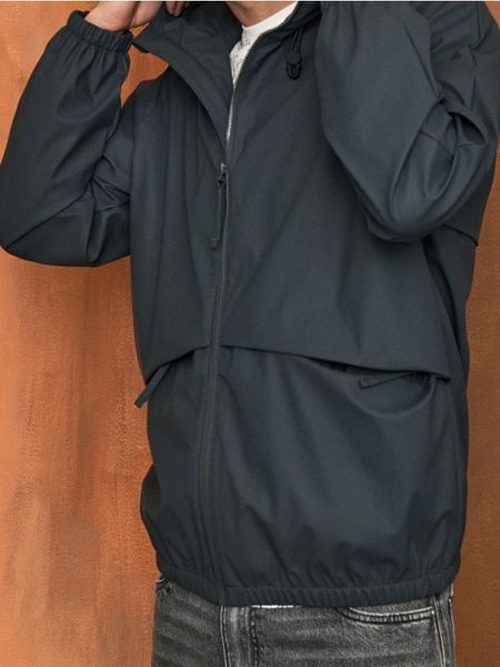 Rozpinana kurtka wiatrówka - szary. Szare kurtki męskie Sinsay, l, bez wzorów, bez kaptura. W wyprzedaży za 69.99 zł.